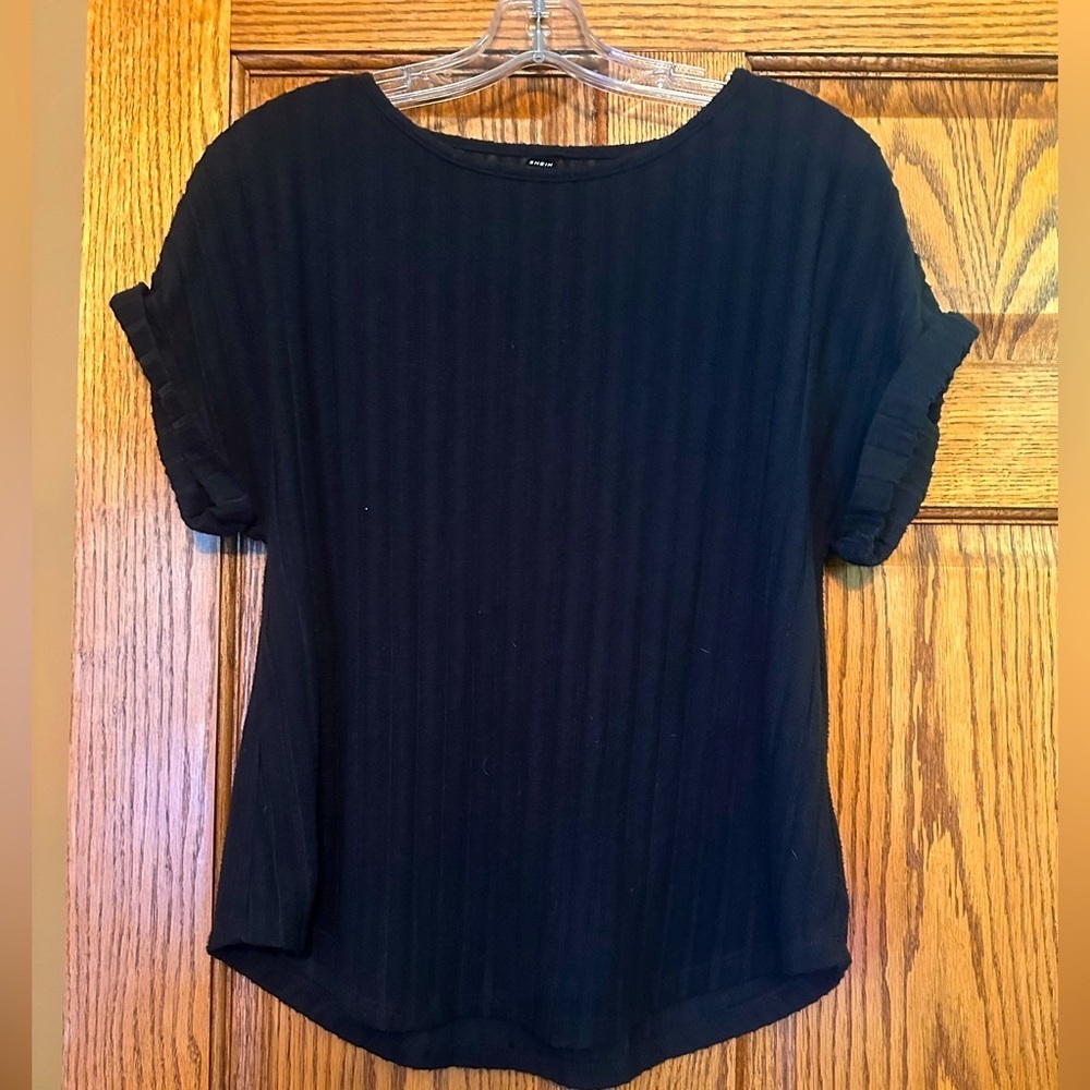 Black ribbed cuffed sleeve sweater